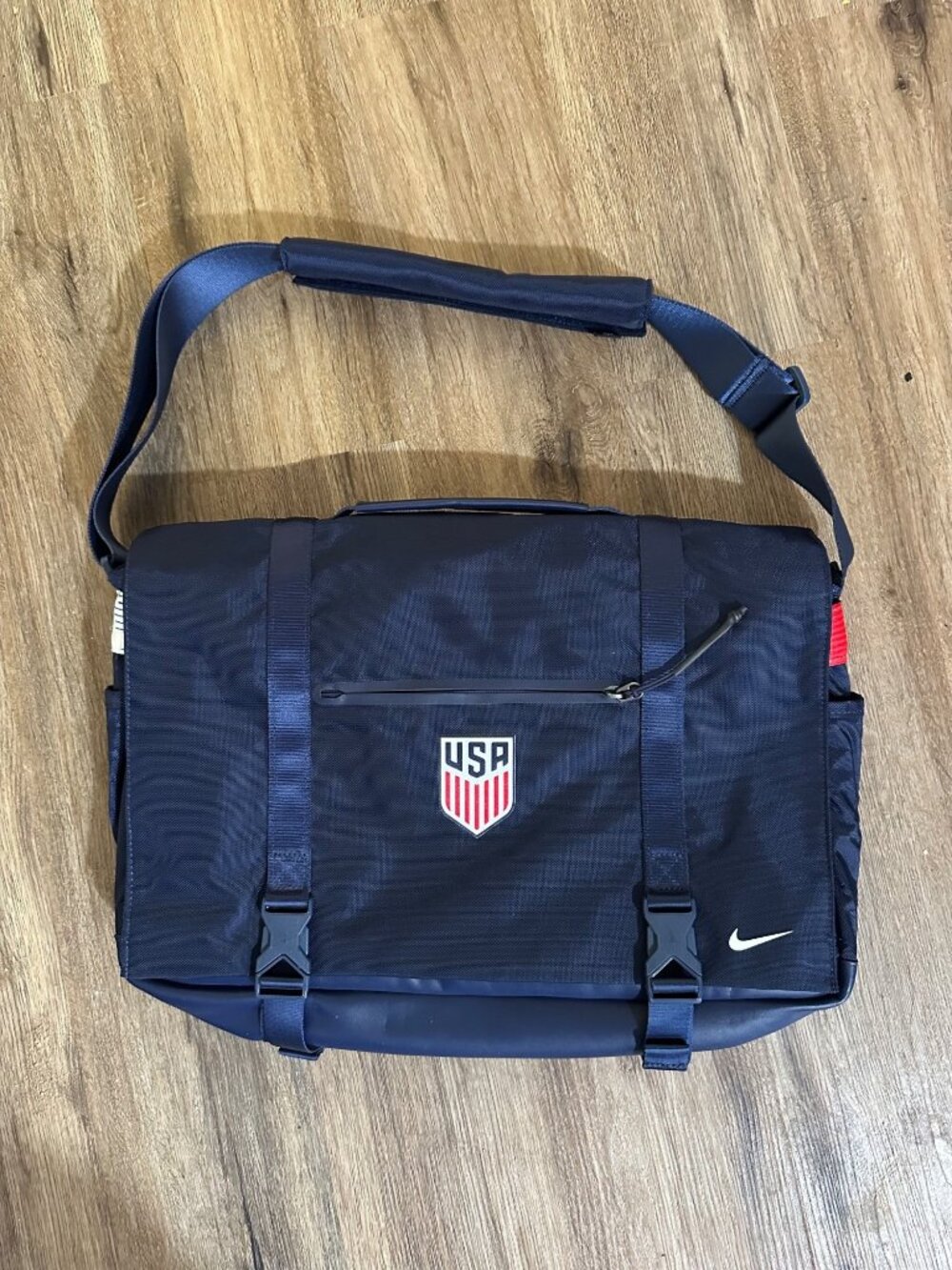 Nike USA Soccer Messenger Bag Navy Blue Adjustable Strap Multiple Compartments